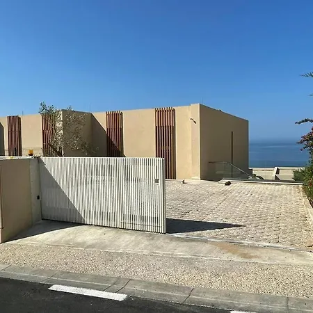 Amazing With Private Pool In Green Coast Palasë