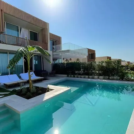 Villa Amazing With Private Pool In Green Coast *