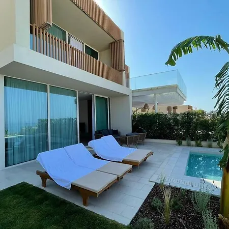 Villa Amazing With Private Pool In Green Coast