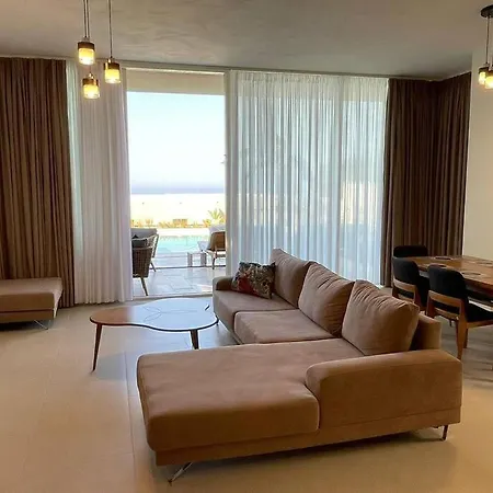 Villa Amazing With Private Pool In Green Coast Palasë